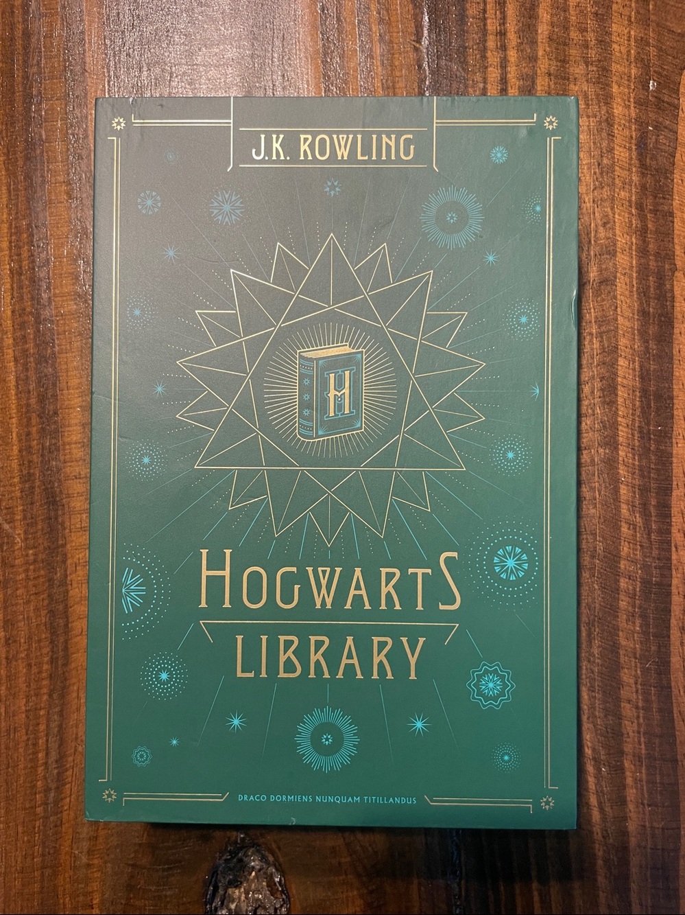 Hogwarts Library Box Set - Green - Picture 3 of 6